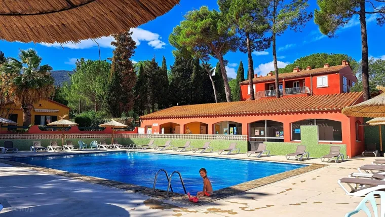 La Piscine au Camping Domaine des Mimosas