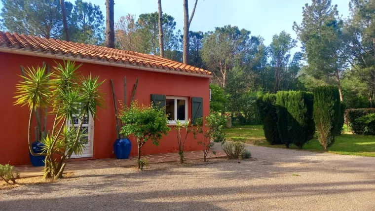 VILLAS ET APPARTEMENTS DANS UN CAMPING FAMILIAL AU COEUR DE LA NATURE., Argelès-sur-Mer, Domaine des Mimosas