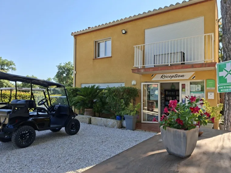 CAMPING AVEC EMPLACEMENTS TOUTES TAILLES POR TENTE, VAN ET CAMPING CAR, Argelès-sur-Mer, Domaine des Mimosas