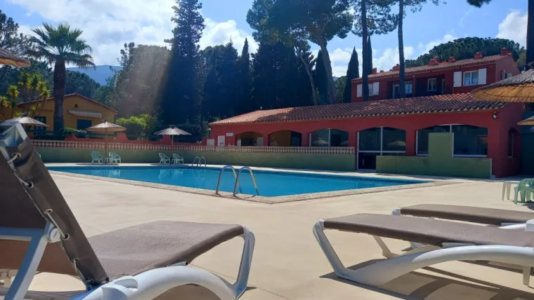 CAMPING AVEC PISCINE ET RESTAURANT DANS UN ECRIN DE VERDURE!, Argelès-sur-Mer, Domaine des Mimosas