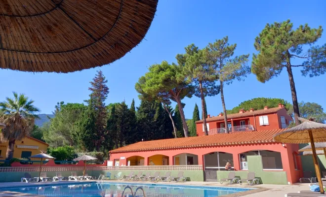 villa, appartements et mobil-home dans un camping nature avec piscine et restaurant, Argelès-sur-Mer, Domaine des Mimosas