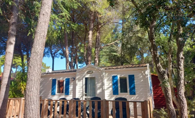 LOCATION DE MOBIL-HOME DANS CAMPING NATURE AVEC PISCINE ET RESTAURANT., Argelès-sur-Mer, Domaine des Mimosas