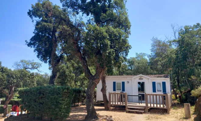 LOCATION DE MOBIL-HOME DANS CAMPING NATURE AVEC PISCINE ET RESTAURANT., Argelès-sur-Mer, Domaine des Mimosas