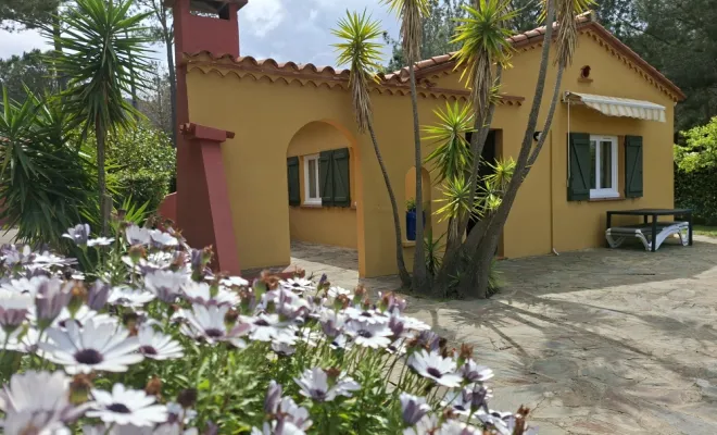 CAMPING AU COEUR DE LA NATURE AVEC PISCINE ET RESTAURANT., Argelès-sur-Mer, Domaine des Mimosas