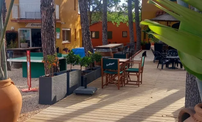 CAMPING AU COEUR DE LA NATURE AVEC PISCINE ET RESTAURANT., Argelès-sur-Mer, Domaine des Mimosas
