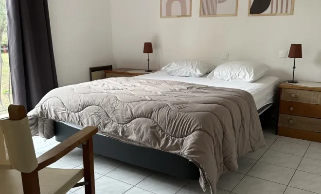 VILLAS ET APPARTEMENTS DANS UN CAMPING FAMILIAL AU COEUR DE LA NATURE., Argelès-sur-Mer, Domaine des Mimosas