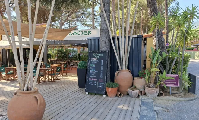 CAMPING AVEC PISCINE ET RESTAURANT DANS UN ECRIN DE VERDURE!, Argelès-sur-Mer, Domaine des Mimosas