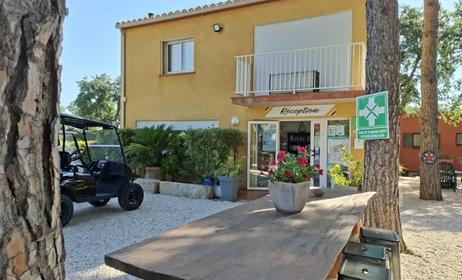 CAMPING FAMILIAL A LA MER AVEC PISCINE ET RESTAURANT., Argelès-sur-Mer, Domaine des Mimosas