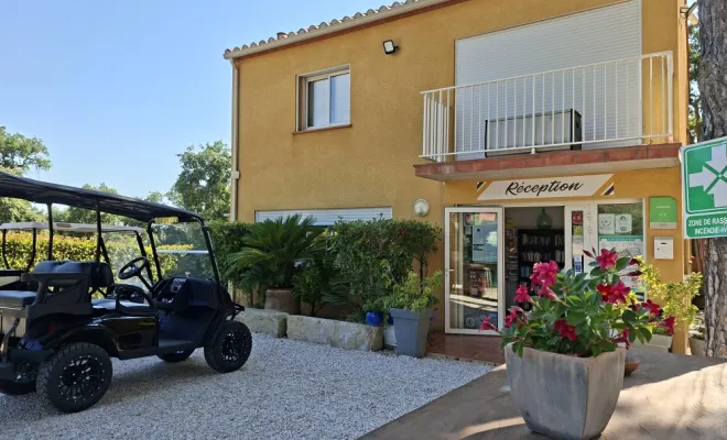 CAMPING AVEC PISCINE ET RESTAURANT DANS UN ECRIN DE VERDURE!, Argelès-sur-Mer, Domaine des Mimosas