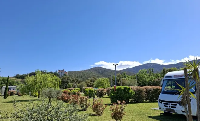 CAMPING AVEC PISCINE ET RESTAURANT DANS UN ECRIN DE VERDURE!, Argelès-sur-Mer, Domaine des Mimosas
