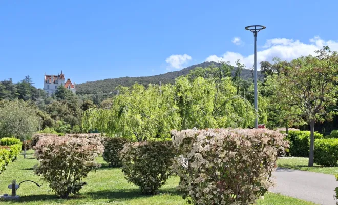 CAMPING AVEC PISCINE ET RESTAURANT DANS UN ECRIN DE VERDURE!, Argelès-sur-Mer, Domaine des Mimosas